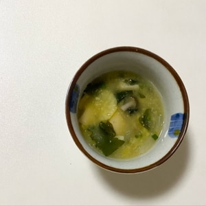 ナスとブナピーのお味噌汁 (白いしめじ)